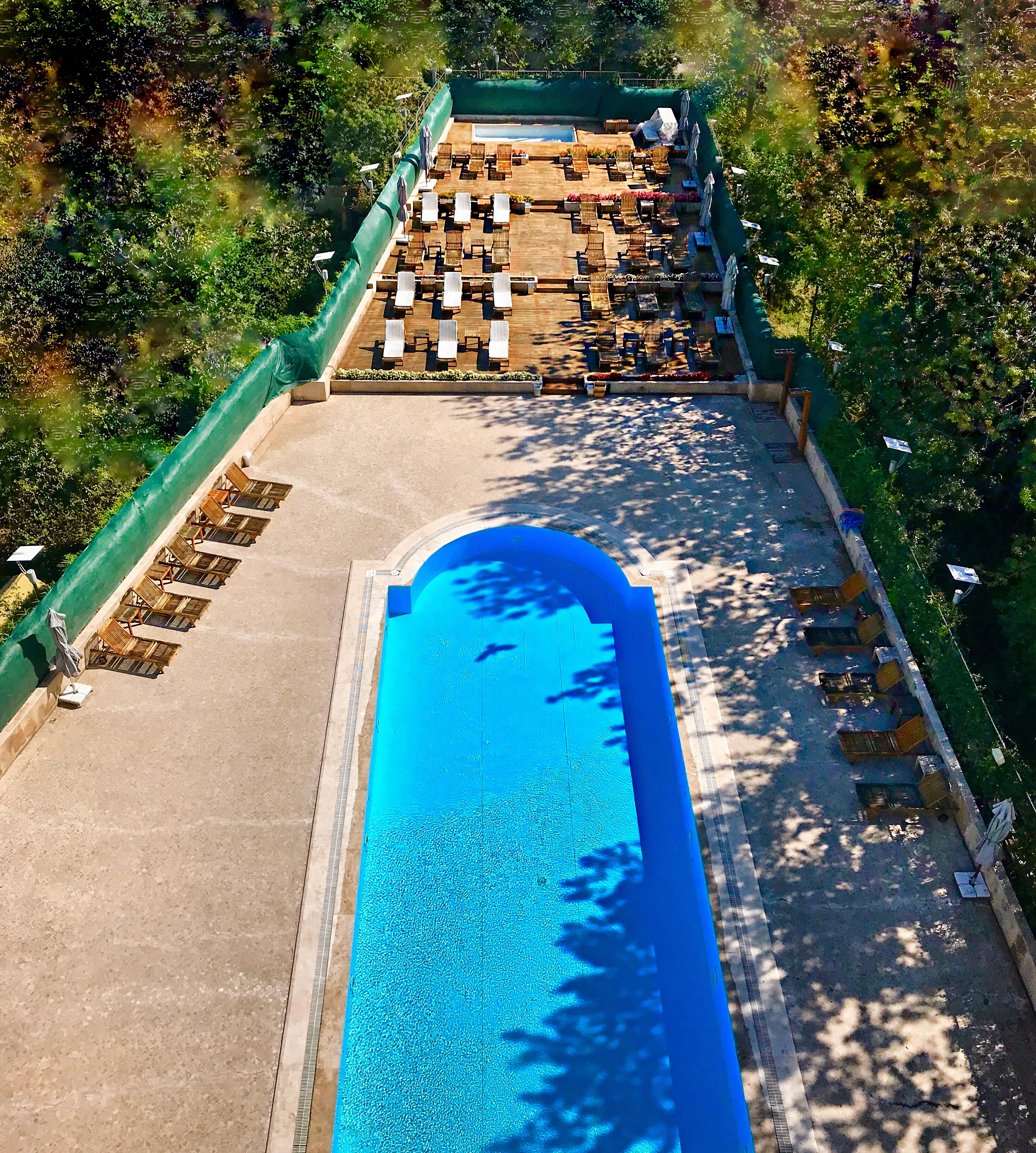Cevahir Hotel Istanbul Asia Kültér fotó The swimming pool at the hotel