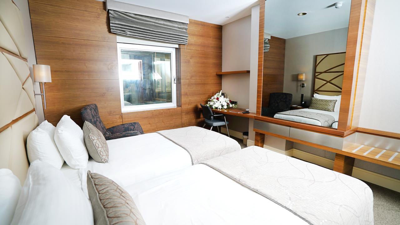 Cevahir Hotel Istanbul Asia Kültér fotó A room at the hotel