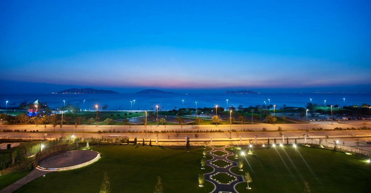 Cevahir Hotel Istanbul Asia Kültér fotó View of the park at night