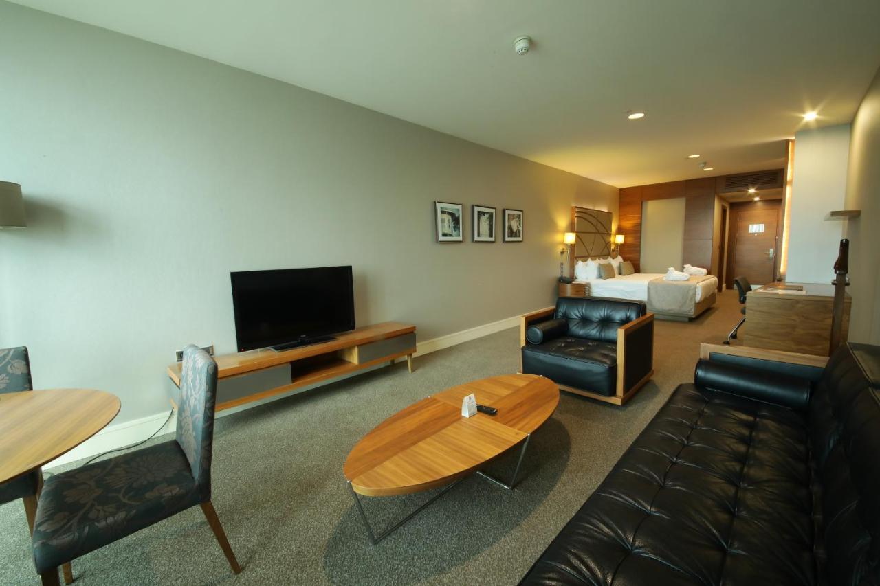 Cevahir Hotel Istanbul Asia Kültér fotó A suite at the hotel