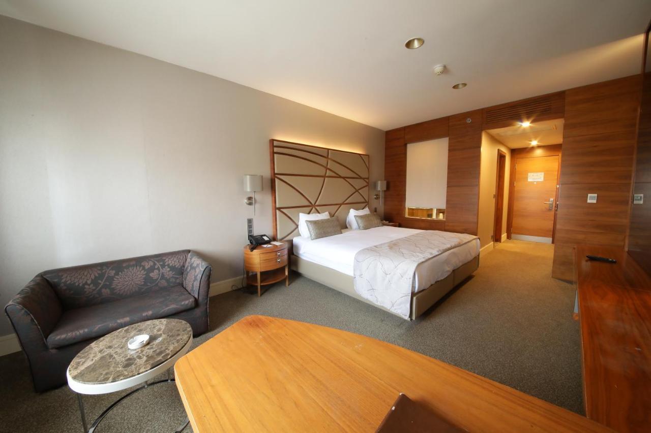 Cevahir Hotel Istanbul Asia Kültér fotó A room at the hotel